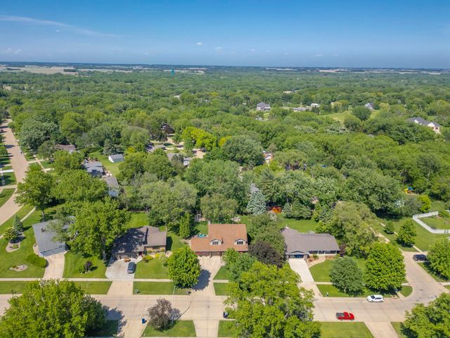 2215 Minnetonka Drive, Cedar Falls, IA 50613