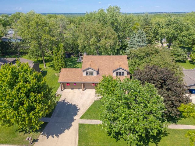 2215 Minnetonka Drive, Cedar Falls, IA 50613