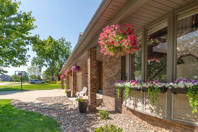 2215 Minnetonka Drive, Cedar Falls, IA 50613