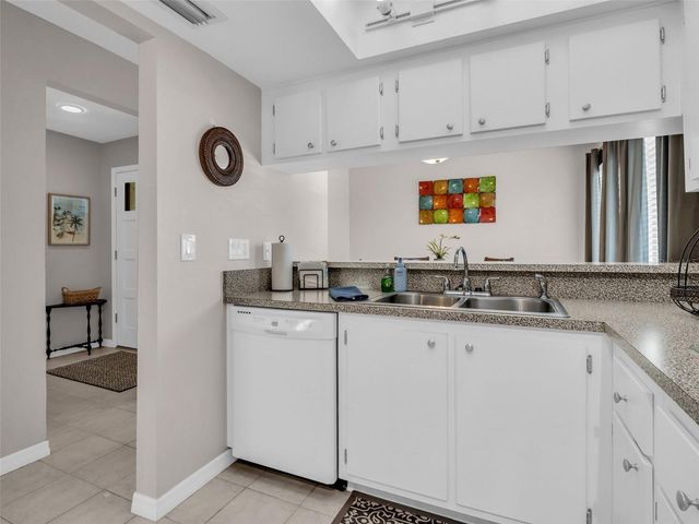 608 WINDRUSH BAY DRIVE 225, Tarpon Springs, FL 34689