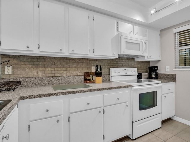 608 WINDRUSH BAY DRIVE 225, Tarpon Springs, FL 34689