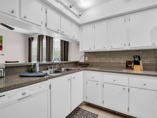 608 WINDRUSH BAY DRIVE 225, Tarpon Springs, FL 34689