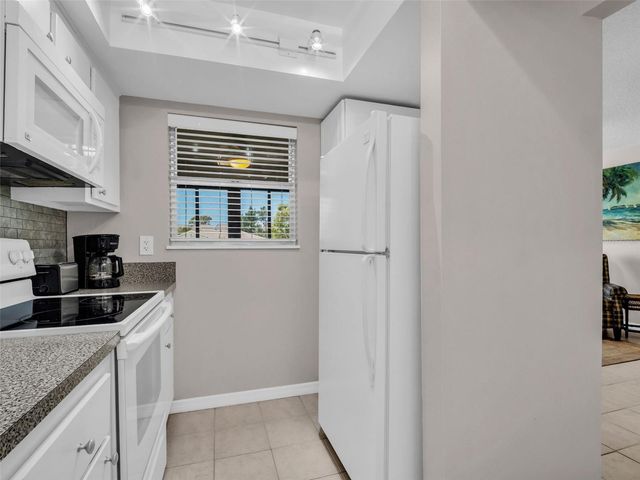 608 WINDRUSH BAY DRIVE 225, Tarpon Springs, FL 34689