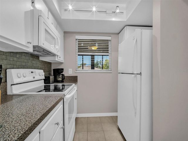 608 WINDRUSH BAY DRIVE 225, Tarpon Springs, FL 34689