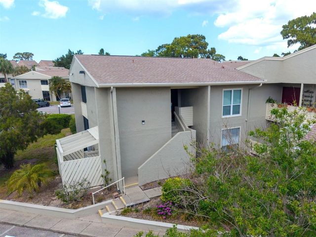 608 WINDRUSH BAY DRIVE 225, Tarpon Springs, FL 34689
