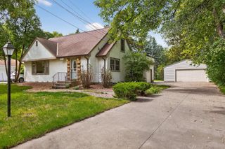 2911 Troseth Road, Roseville, MN 55113