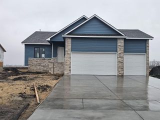 1600 E Midway Ct, Valley Center, KS 67147