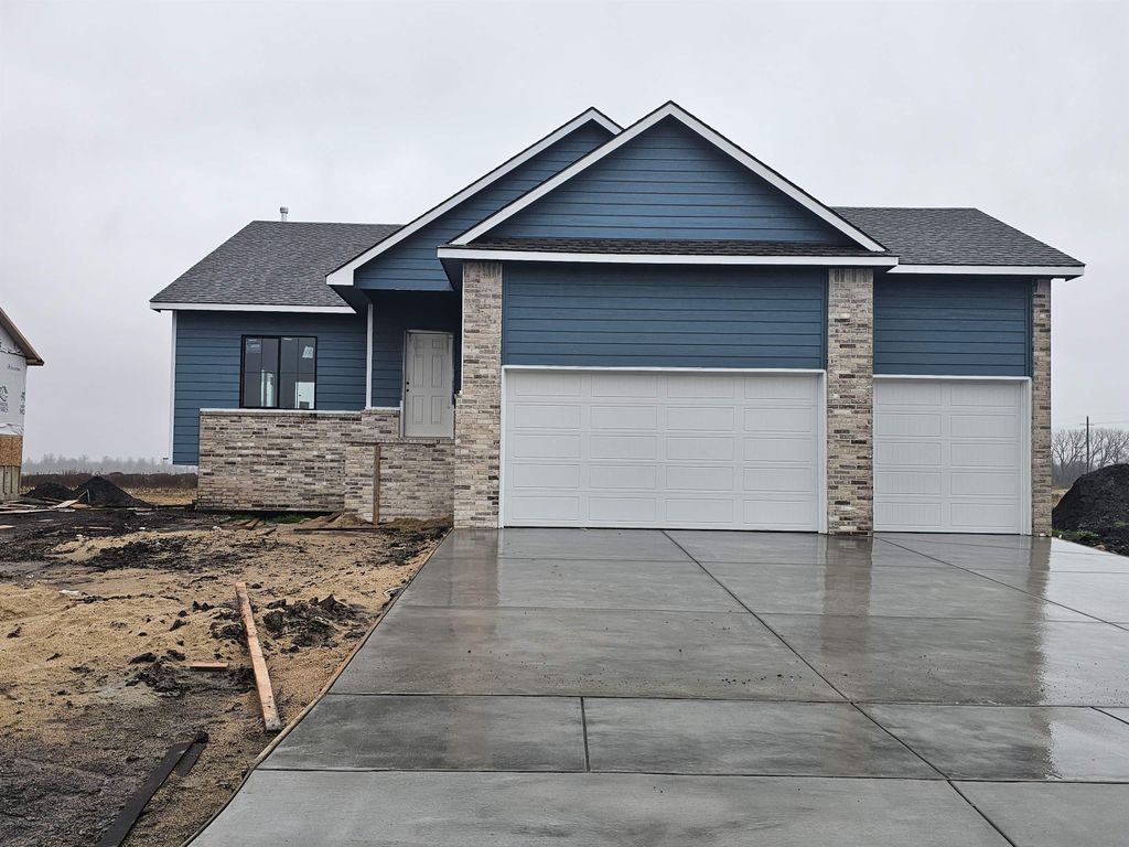 1600 E Midway Ct, Valley Center, KS 67147