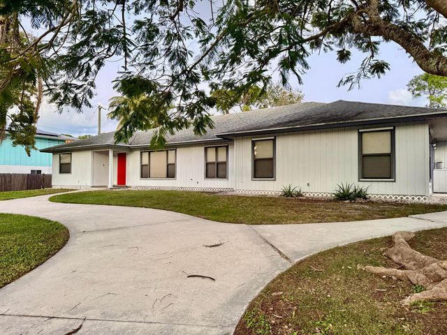 6539 SE Held Court, Stuart, FL 34997