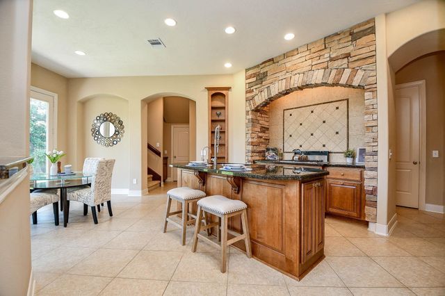 1731 Pampas Trail Drive, Friendswood, TX 77546