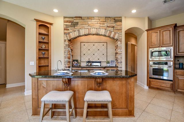 1731 Pampas Trail Drive, Friendswood, TX 77546