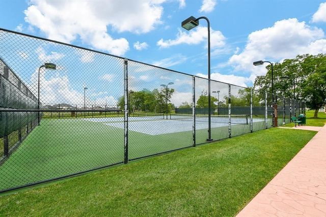 1731 Pampas Trail Drive, Friendswood, TX 77546