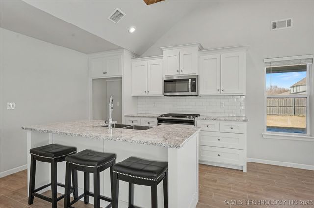 22613 E 102nd Street S, Broken Arrow, OK 74014