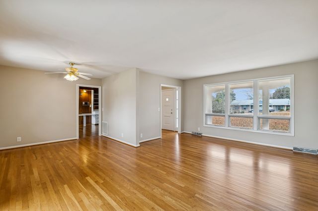 2032 Eversong Ln, Hermitage, TN 37076