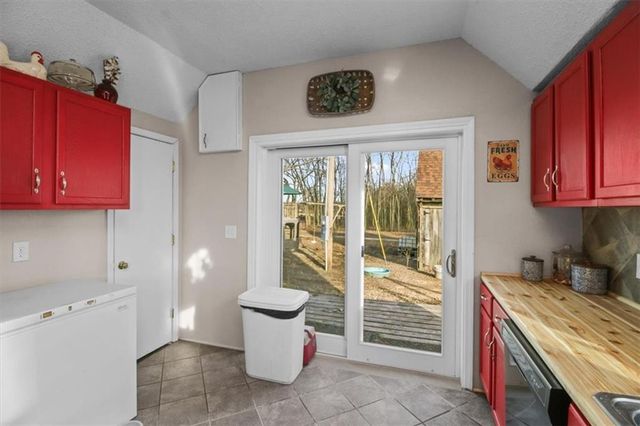 1606 OO Highway, Odessa, MO 64076