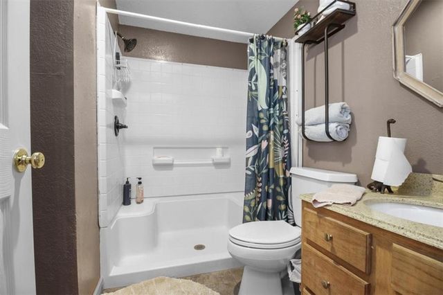 1606 OO Highway, Odessa, MO 64076