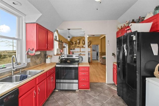 1606 OO Highway, Odessa, MO 64076