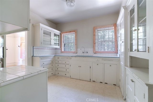 696 Saint John Avenue, Pasadena, CA 91105