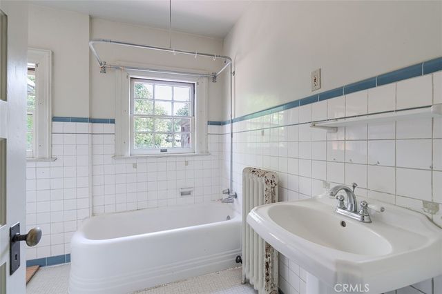 696 Saint John Avenue, Pasadena, CA 91105