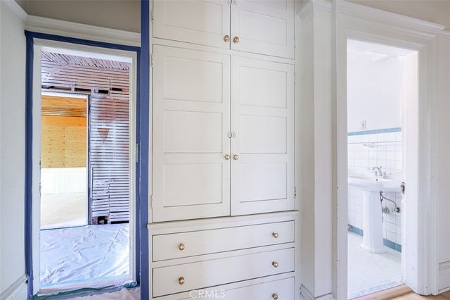 696 Saint John Avenue, Pasadena, CA 91105