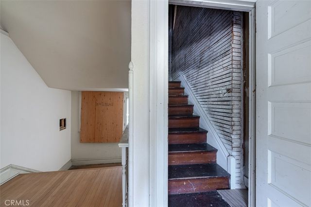 696 Saint John Avenue, Pasadena, CA 91105