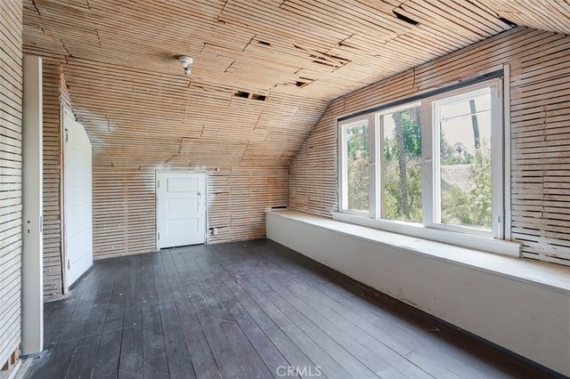 696 Saint John Avenue, Pasadena, CA 91105