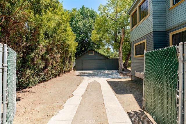 696 Saint John Avenue, Pasadena, CA 91105