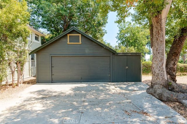 696 Saint John Avenue, Pasadena, CA 91105