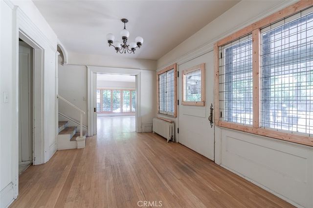 696 Saint John Avenue, Pasadena, CA 91105