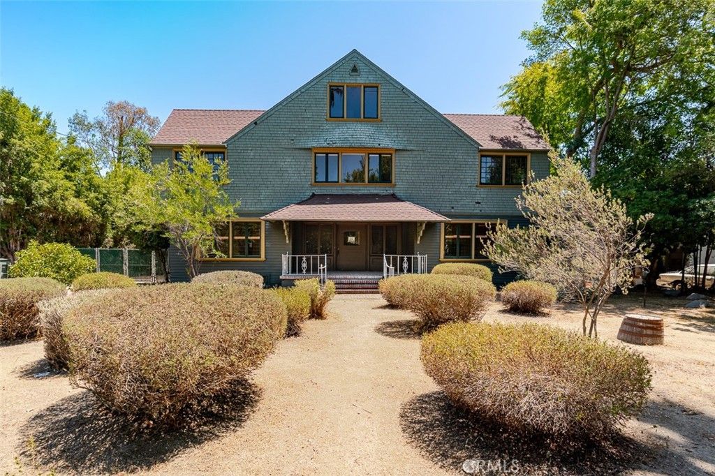 696 Saint John Avenue, Pasadena, CA 91105