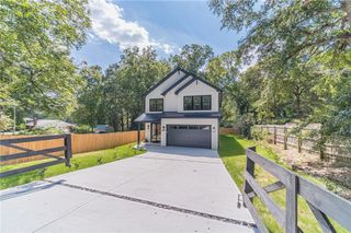 274 White Street, Hoschton, GA 30548