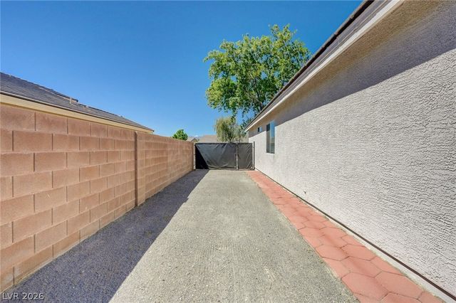 7494 Peaceful Brook Street, Las Vegas, NV 89131