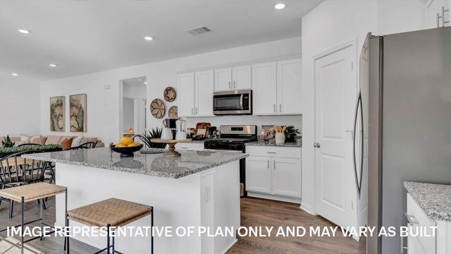 568 Glimer LN, Buda, TX 78610