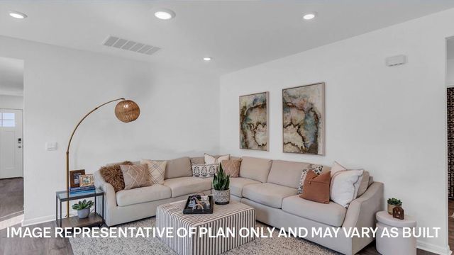 568 Glimer LN, Buda, TX 78610