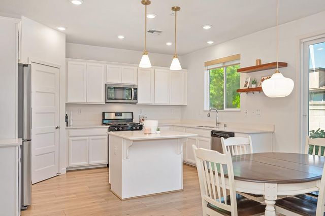 6128 Mehrten Cir, Rocklin, CA 95765