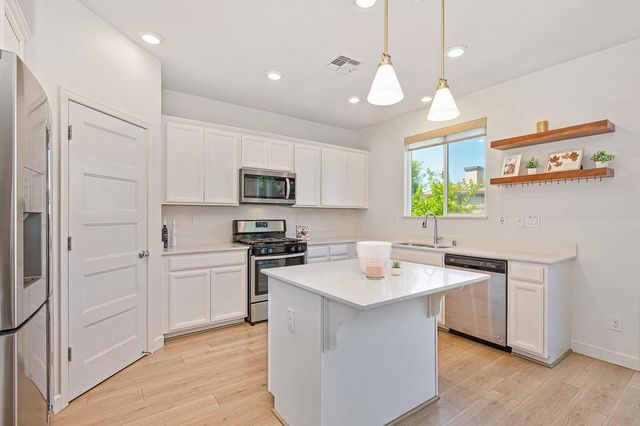 6128 Mehrten Cir, Rocklin, CA 95765