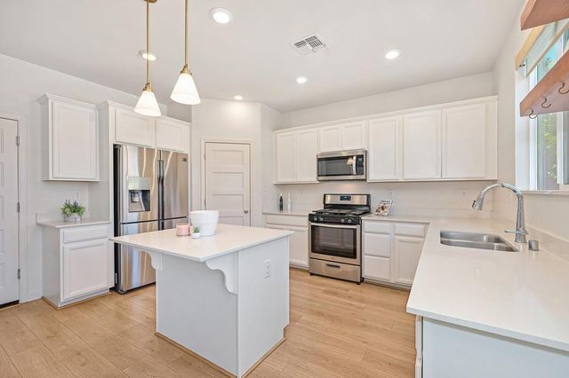6128 Mehrten Cir, Rocklin, CA 95765