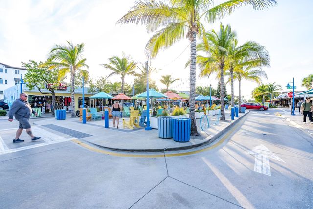 228 Hibiscus Avenue 334, Lauderdale By The Sea, FL 33308