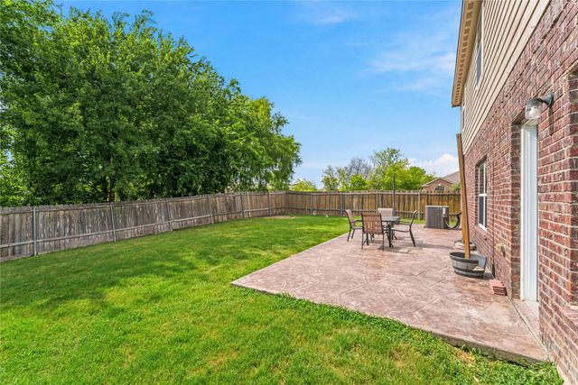 302 Thin Leaf Dr, Princeton, TX 75407