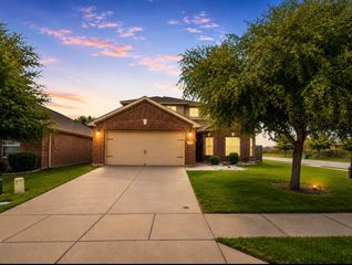 302 Thin Leaf Dr, Princeton, TX 75407
