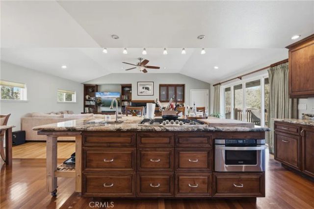 1050 Oak Park, Lakeport, CA 95453