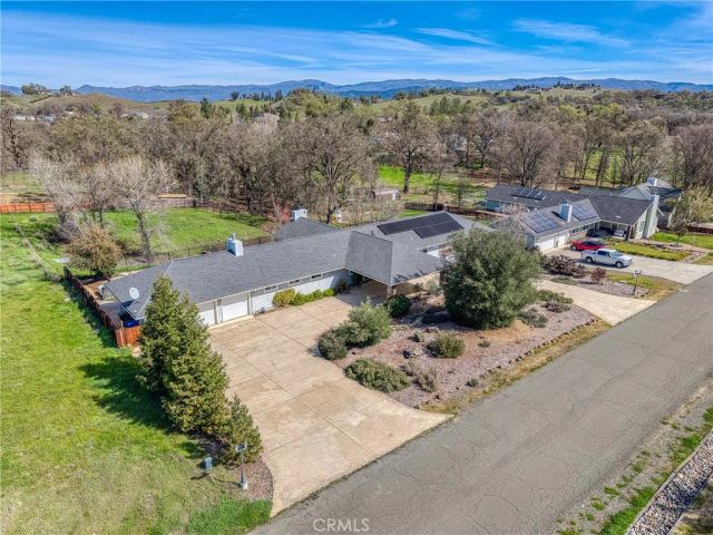 1050 Oak Park, Lakeport, CA 95453