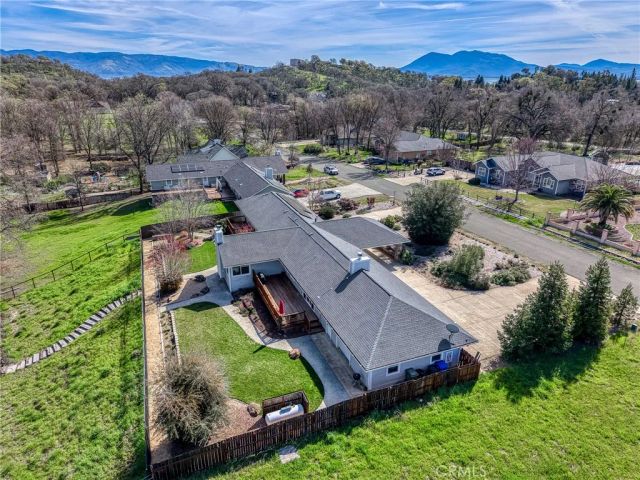 1050 Oak Park, Lakeport, CA 95453