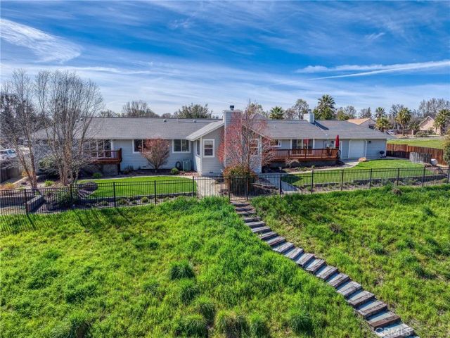 1050 Oak Park, Lakeport, CA 95453