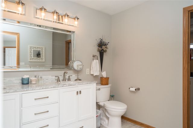 2117 NW Parkridge Drive, Ankeny, IA 50023
