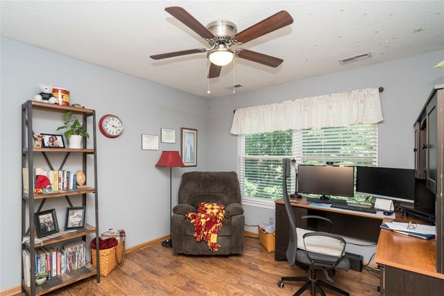 2117 NW Parkridge Drive, Ankeny, IA 50023