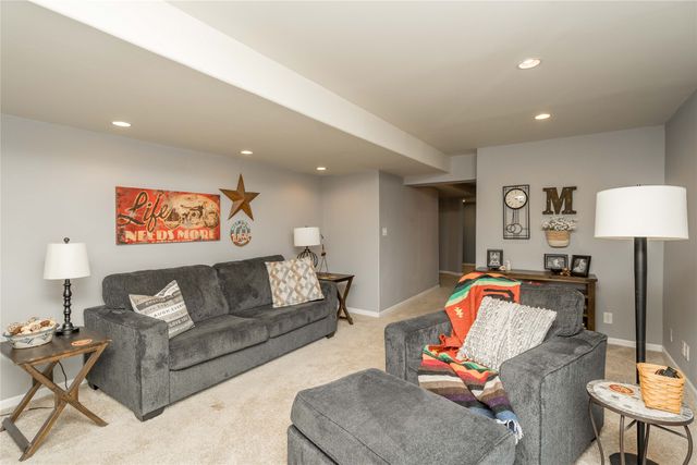 2117 NW Parkridge Drive, Ankeny, IA 50023