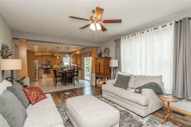 2117 NW Parkridge Drive, Ankeny, IA 50023