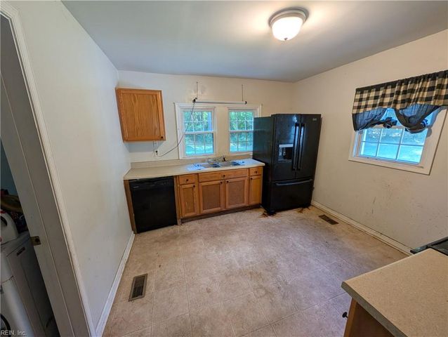 12050 Greenbrier LN, Smithfield, VA 23430