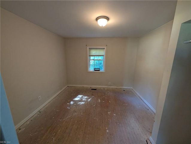 12050 Greenbrier LN, Smithfield, VA 23430